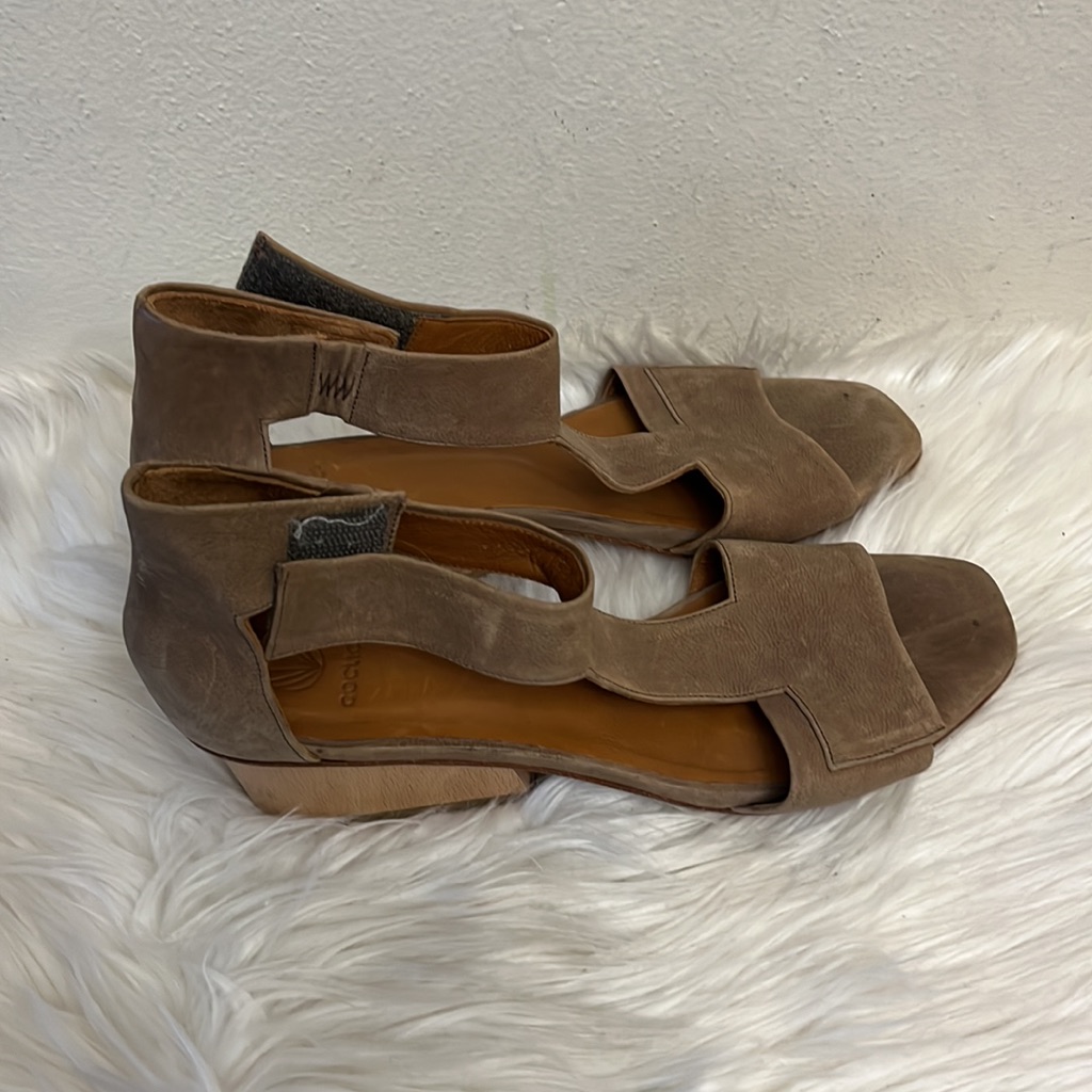 Coclico Tan Leather Sandals Womens Size 37 Peep Toe Ankle Strap